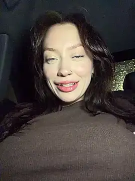 citylynx (F young) - tits out and shake for 60 sec