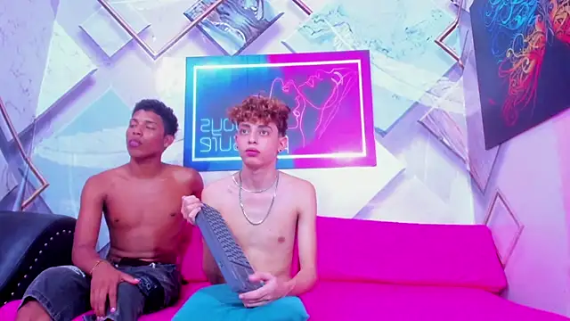 Aron_guys' Webcam Show