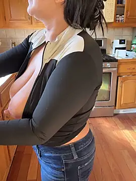 littlemisseeve (F milf) - Fuck my pussy outside