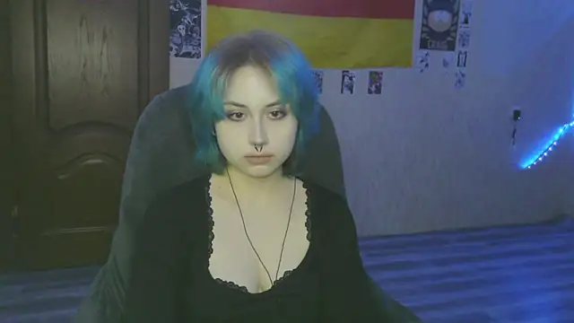 leisahopperstad (F teen) - hands under top touch my boobs