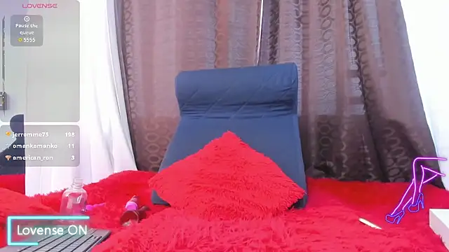 miaroberts69 (F milf) - fingers in me