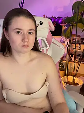 sweetest_pie (F young) - spread legs