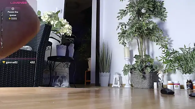 Squirtmania live sex cam