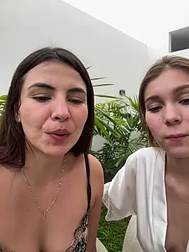 Nikii__ live sex cam