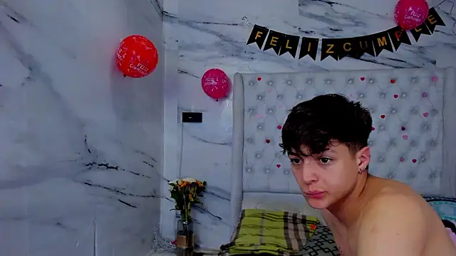 Ari_and_Storm webcam