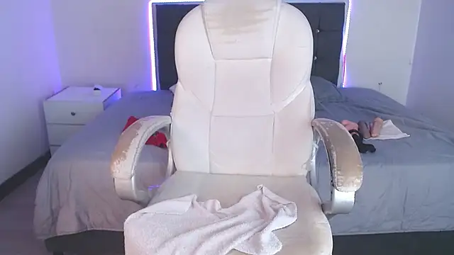 selena_yourmilf webcam