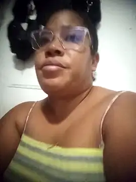 big_ass_submissive (F milf) - Pinching boobs 💕