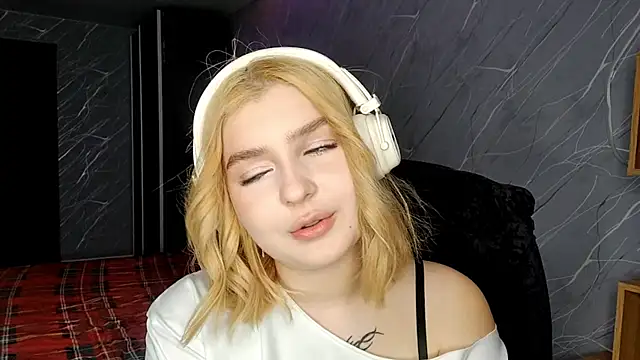 okhaven (F teen) - Take off my dress and squeeze my boobs