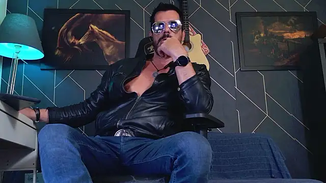 chriskox (Ask my age) - Please my BIG FAT COCK, until is happy