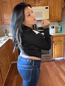 littlemisseeve (F milf) - Fuck my pussy outside