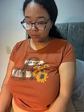 Webcam Model (XMara)  is live.Free join now!