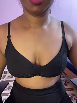 tamil_Aarathi webcam