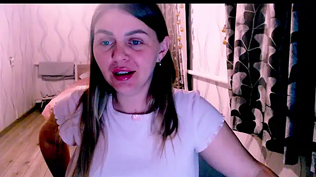 magickatarina_ (F young) - play with nipples