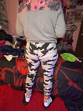 Milfshortcakes webcam