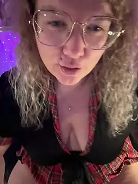 CurvyAnonymousGirl89 webcam