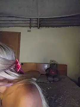 ariana_bb (Ask my age) - Nude sucking cock