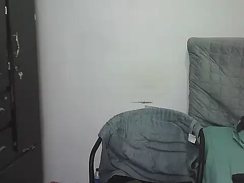 AlphaLatinoBear live sex cam