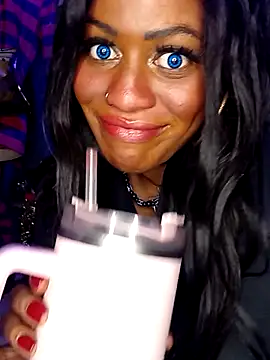 AmazonianMistress webcam