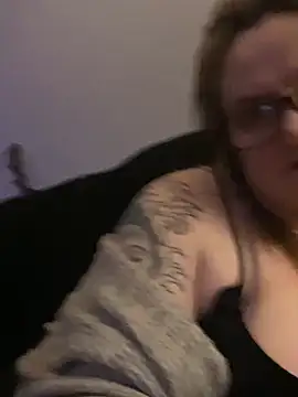 Busty-GilfQuinn's Webcam Show