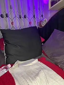 CynnxxxBarb's Webcam Show