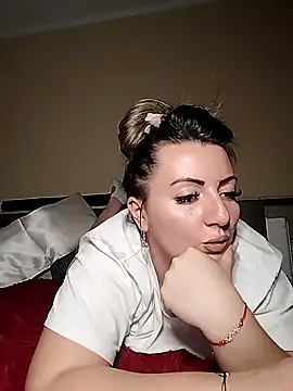 Sweetredvelvet's Webcam Show