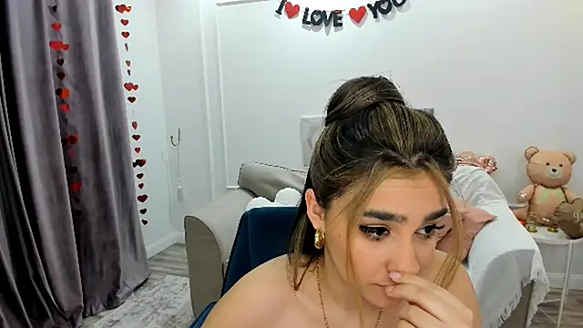 goldenheart_1 - GoldenHeart_1's free webcam - UK Sex Cams