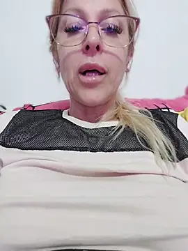 blondyruby webcam