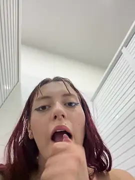 RojitasTeaseX_ webcam