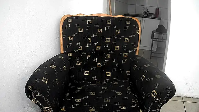 GoldenPussyXOXO - Live cam girl streaming now