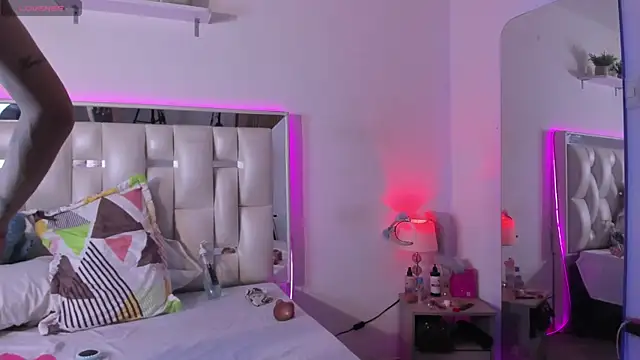 Darlyn_tenderhot__'s room