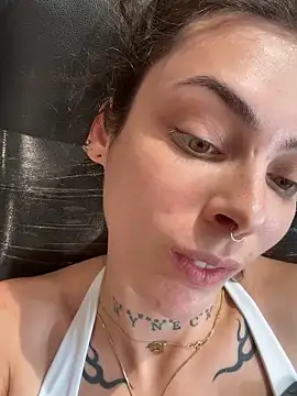 GennaJames from StripChat is Freechat