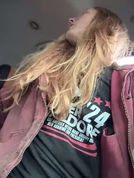 GoldenFlameGoddess webcam