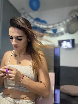 kaily_sweet16 (F teen) - Silence friends at home Wet my pussy