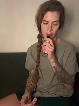 emiliacatalina (F young) - surprise 😍