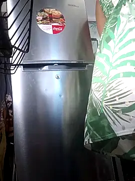 emiliemilf (F milf) - Je veux du plaisir au boulot