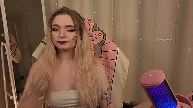lucylucious - Lucylucious's free webcam - UK Sex Cams