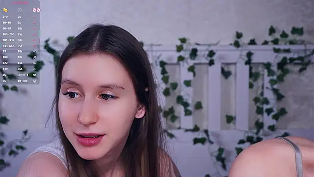 gabriellelynchard (G teen) - suck tongues close to cam 3 min