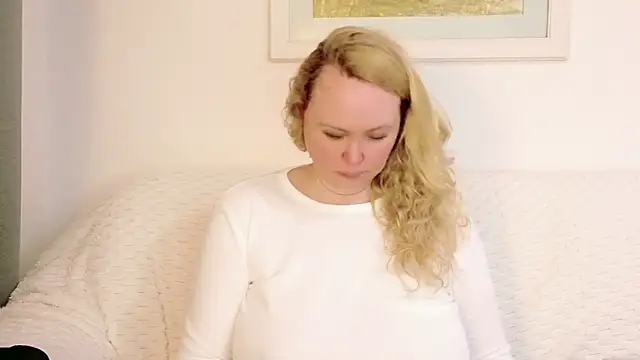 sarah4you (F milf) - make my day or make me cum :)