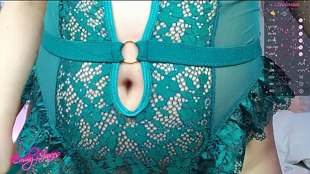 emilyxxgraces (F young) - ice on my tits