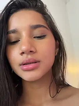 AlessiaVallmont from StripChat is Freechat