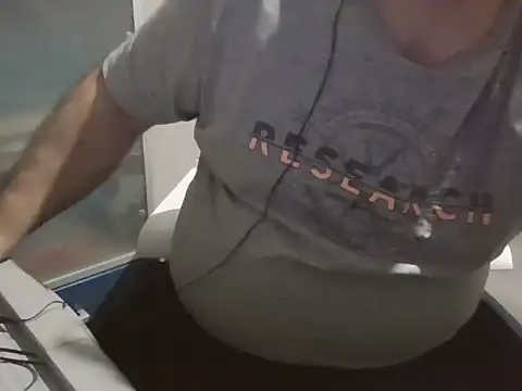 iron_boy80 live sex cam