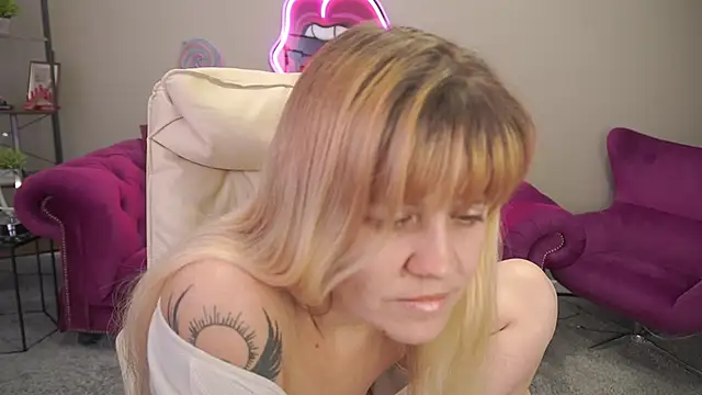 BellaLaPetit's Live XXX Chat