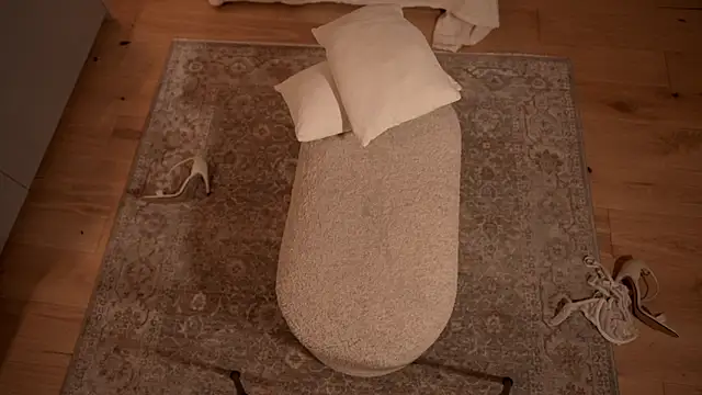 nadia_bliss (F young) - Bend over and touch ass