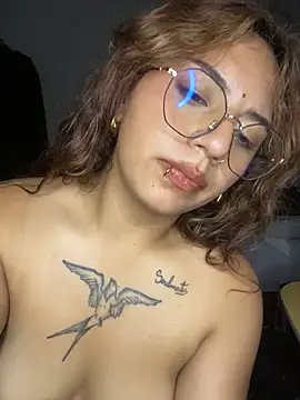 SoftLady_S33's Live XXX Chat