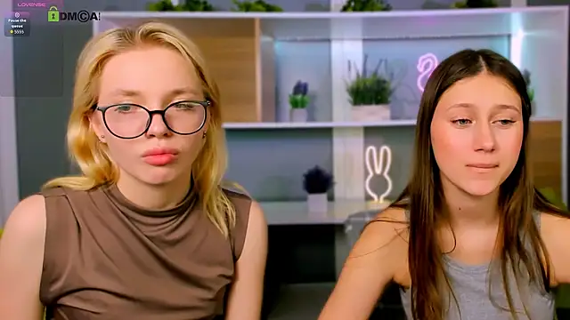 arianaa_cat's Live XXX Chat