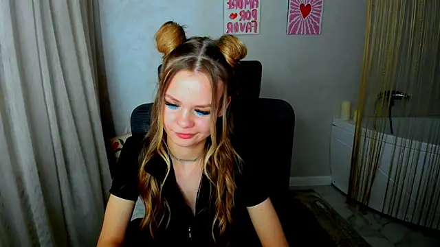 MidnighteAura's Webcam Show