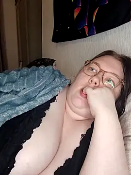 Sexycurvyemilyy's Live XXX Chat