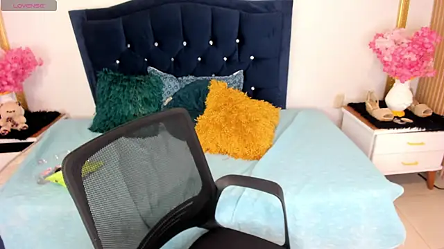 Inaya_Khalifa's Live XXX Chat