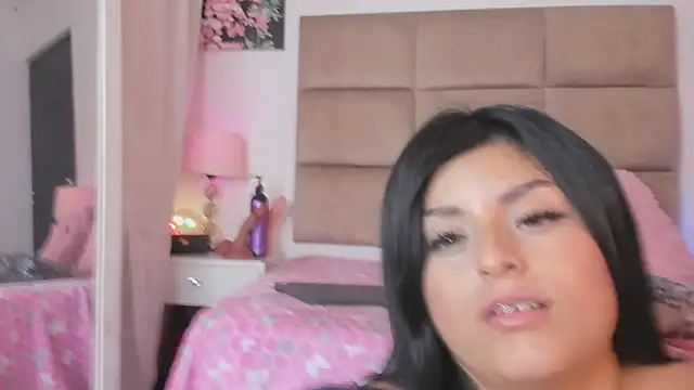 ashleycurvyy - Ashleycurvyy's free webcam