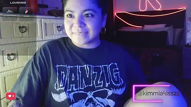 kimmiakiss22's Live Sex Cam Show